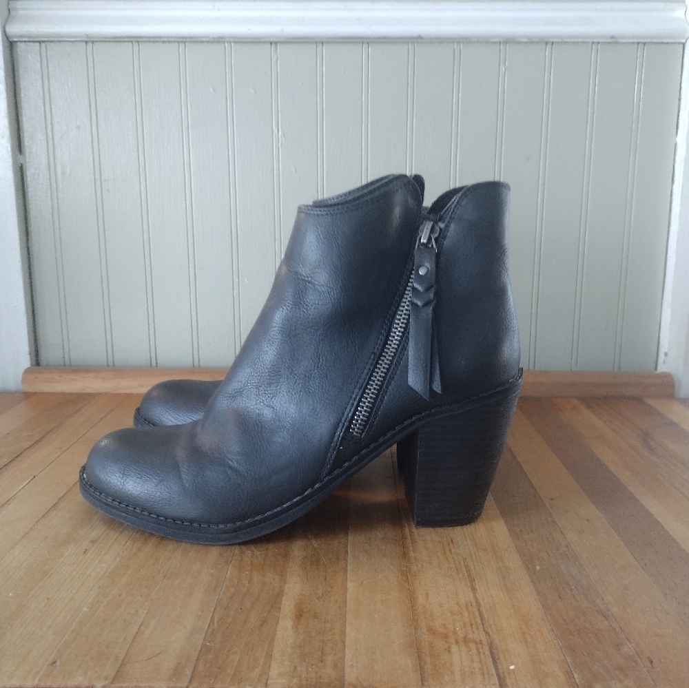 American Rag Black Ankle Boots 8.0 - Picture 3 of 5